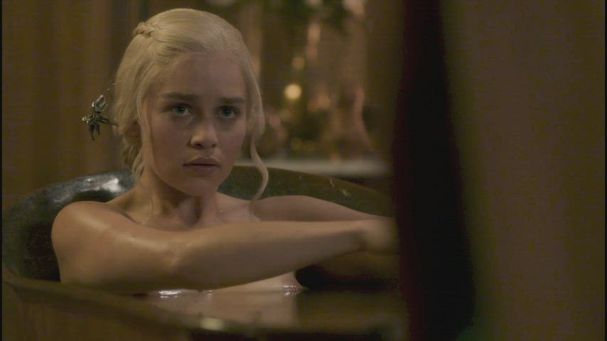 Emilia Clarke Tits and Ass Bathtub Scene in Game of Thrones S03E08