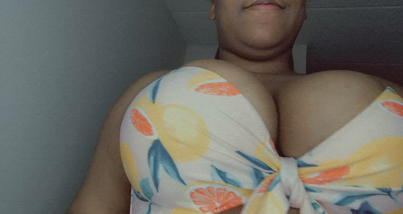 21 Years Old Big Tits Ebony clip