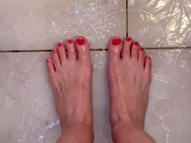 I’m looking for a volunteer to soap up my feet [oc]