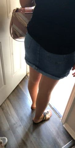 Wife flashing some ass before heading out