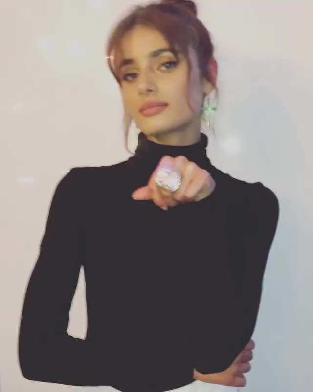 Taylor Hill showing off C.J. Anderson's Super Bowl 50 World Champions ring