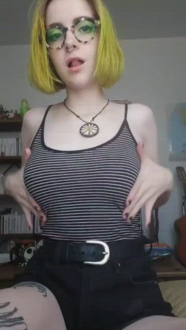 18 Years Old Amateur Emo Flashing Goth Homemade OnlyFans Pierced Teen Tits clip