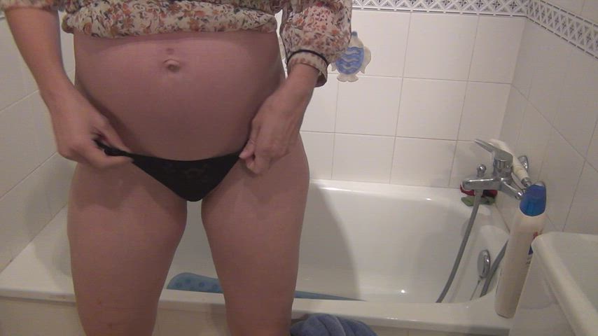 amateur milf pregnant clip