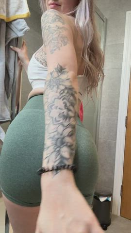 alt ass blonde booty pawg spanking tattoo teen yoga pants tattedphysique clip