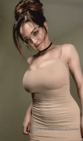 Tessa Fowler Nude boob drop