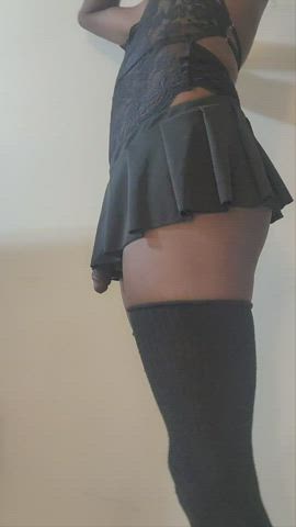 be honest, do you think my skirt is too short?