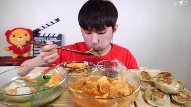 방구석동구_수제비 & 만두 땡기는날 먹방-5