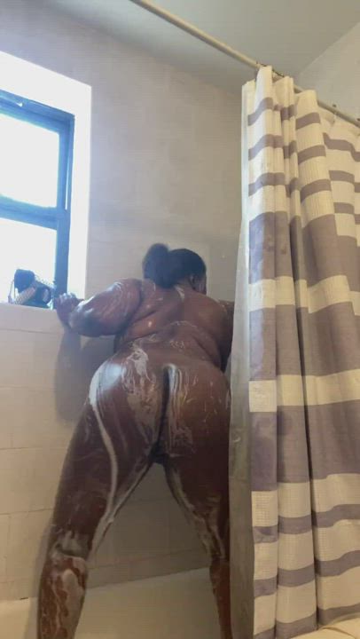 Twerking in Shower