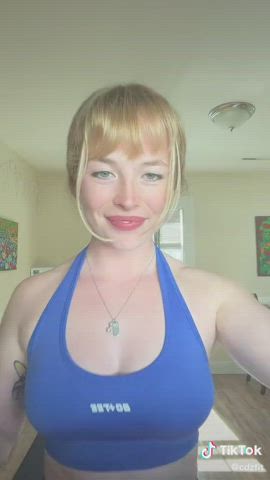 Blonde Fitness Muscular Girl TikTok clip