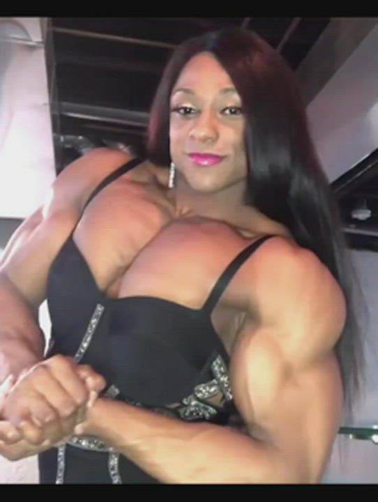 Bodybuilder Muscular Girl Natural Tits Small Tits clip