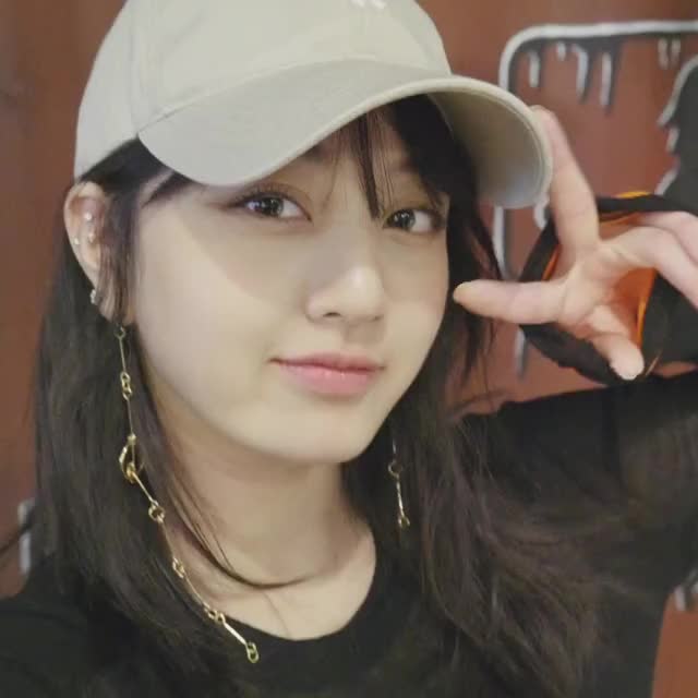 Twice - 2017 MLB Korea Fall CF feat. TWICE - Selfie-cam - Jihyo 3