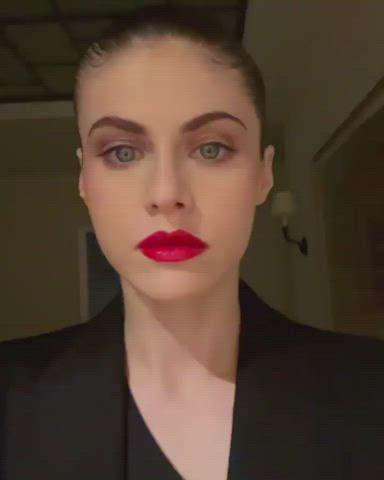 Alexandra Daddario Lipstick Smile clip