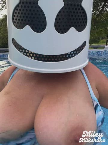 big tits boobs bouncing tits nipples pool swimsuit underwater milf clip