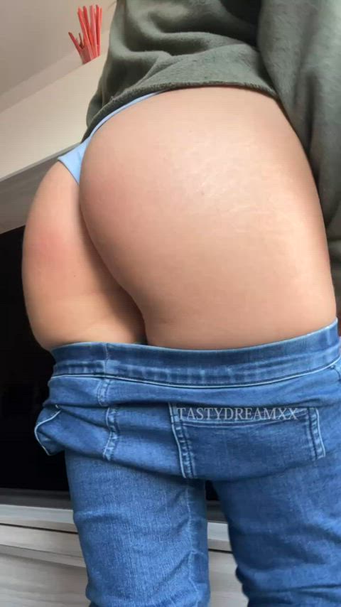 I always struggle when I have to put some jeans on! [f]