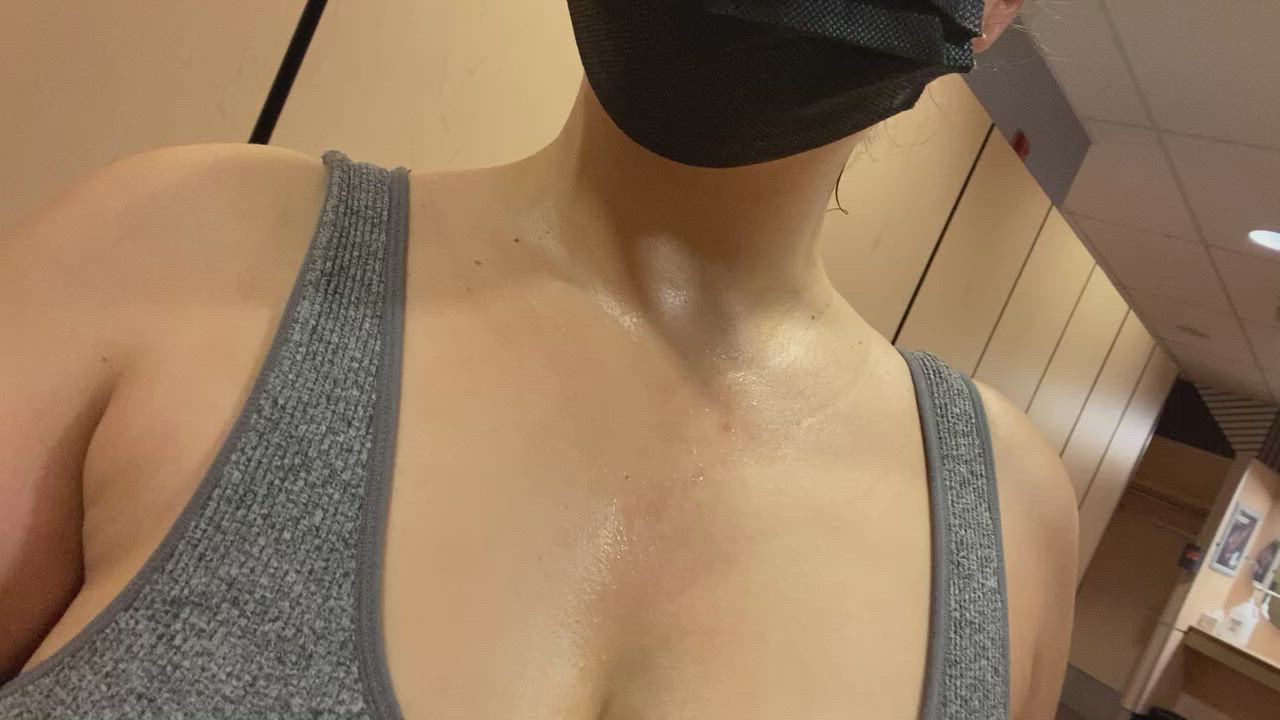 Gym Sweaty Sex Tits Underboob clip