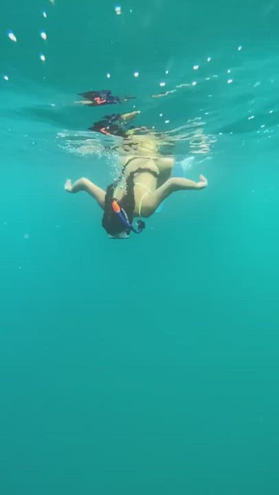 Big Ass Bikini British Celebrity Model Pigtails Underwater clip