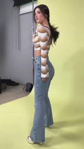 Omg that ass in those jeans made me hard af