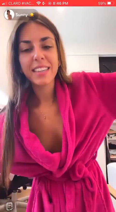 amateur downblouse milf natural tits nipple piercing nipslip tiktok tits clip