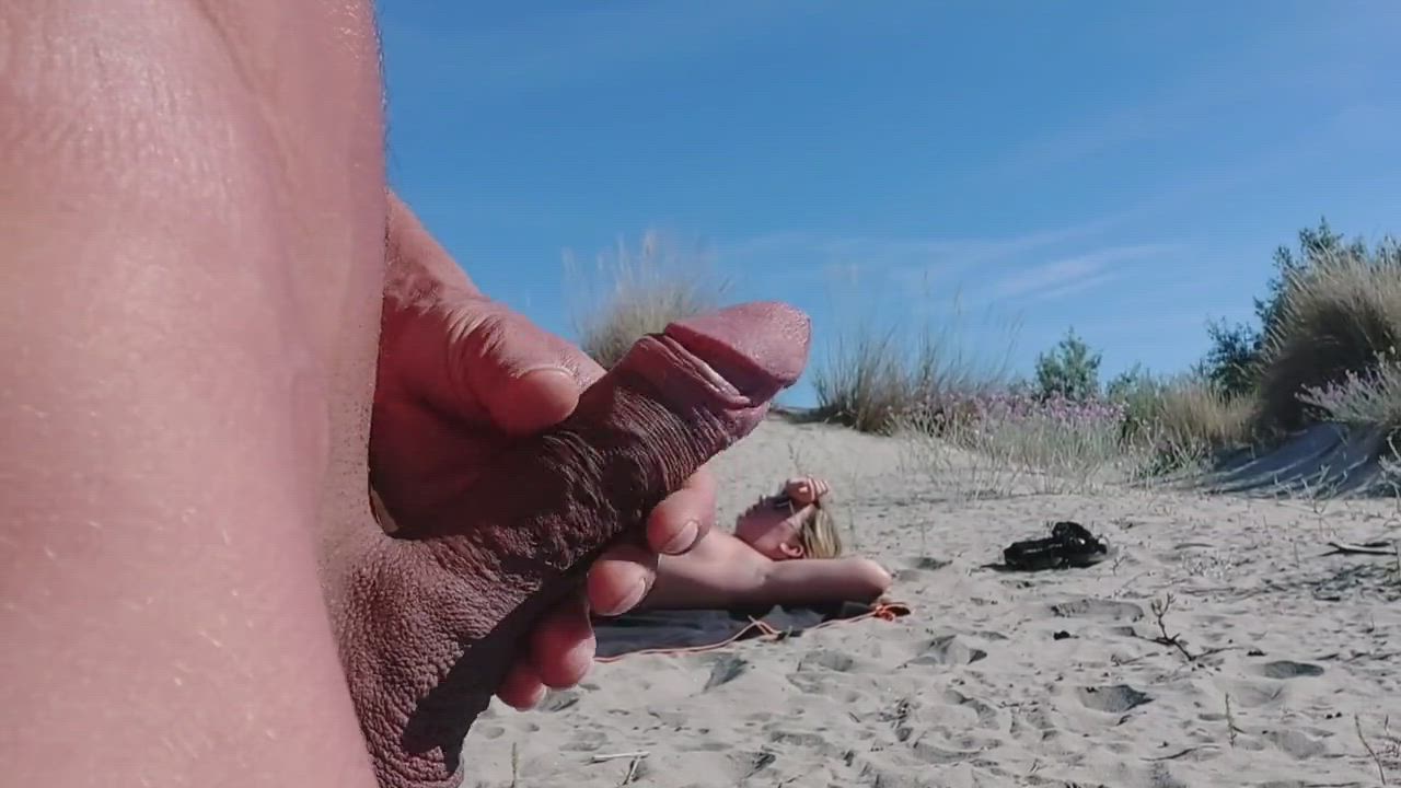 Beach Masturbating Nudist clip