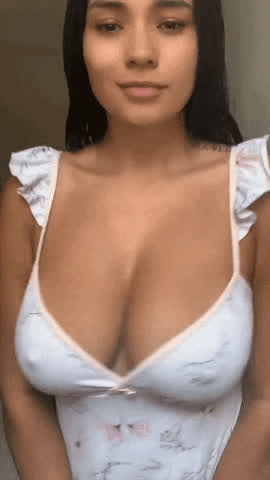 big tits boobs bouncing tits brunette cleavage latina milf non-nude clip