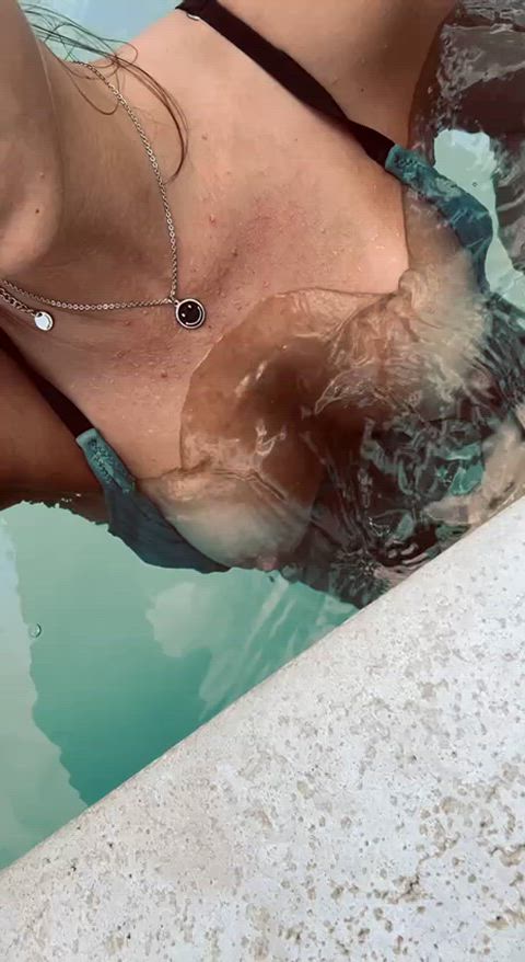 amateur big tits boobs brunette onlyfans pool swimming pool adorable-porn exposed-in-public