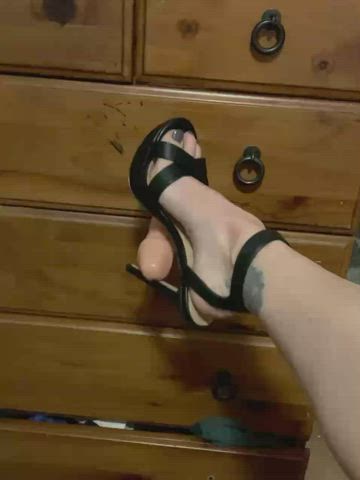 I LOVE to play around with me feet, feels so good