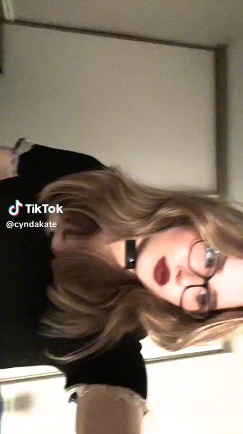 blonde dirty blonde glasses non-nude petite tiktok real-girls-on-tiktok tik-tok clip