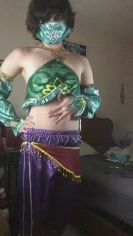 Black haired Gerudo femboy shakes his curves in your face.