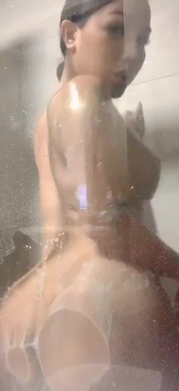 Sexy Belinda - Full length sensual shower video link in bio ? @fans_bot @OnlyfansBest
