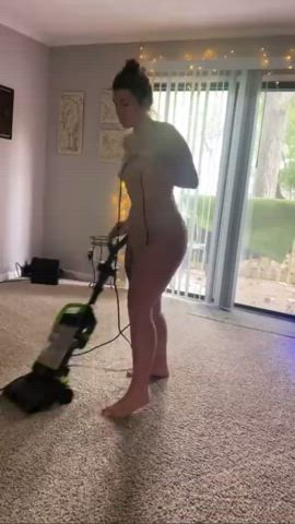 Would you let @shes_a_queen clean your house?