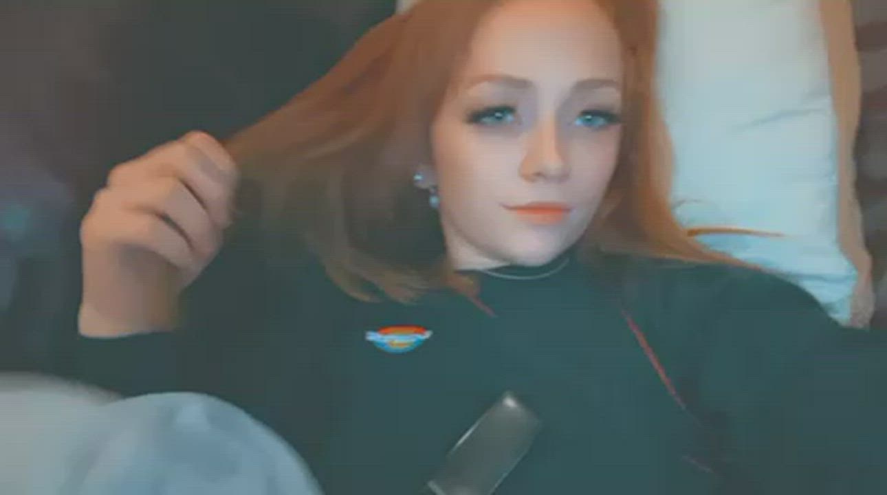 Flexible Pussy Redhead Smile clip