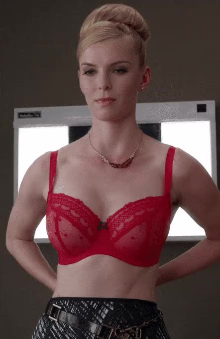 Betty Gilpin Nude thefappeningblog.com