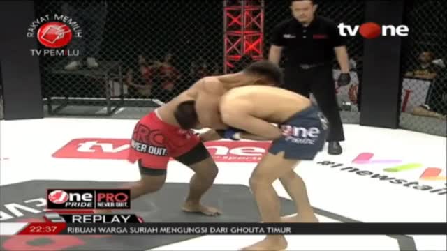 Awesome fight, I like how TVOne goes to black and white for blood! 
