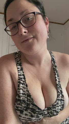 I wanna be your favourite internet milf slut while you’re stuck at home