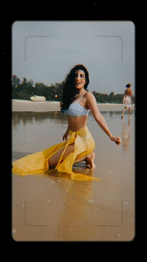 actress bikini celebrity desi hindi indian swimsuit clip