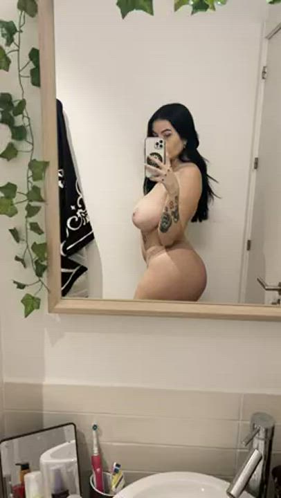 Thick girl with tats plays with tits
