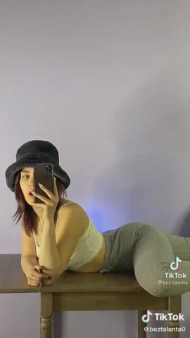 ass big ass grinding jiggling tiktok twerking white girl clip