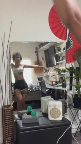 feet mirror solo clip