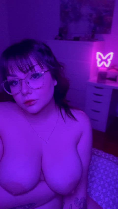 bbw big tits bouncing tits chubby cute glasses natural tits nerd onlyfans solo clip