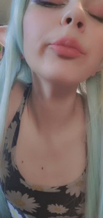 Do you like elf sluts who drool for cock? 🤤
