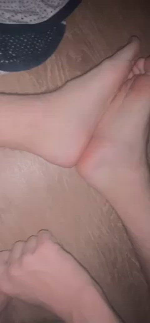 I love cumming on my feet