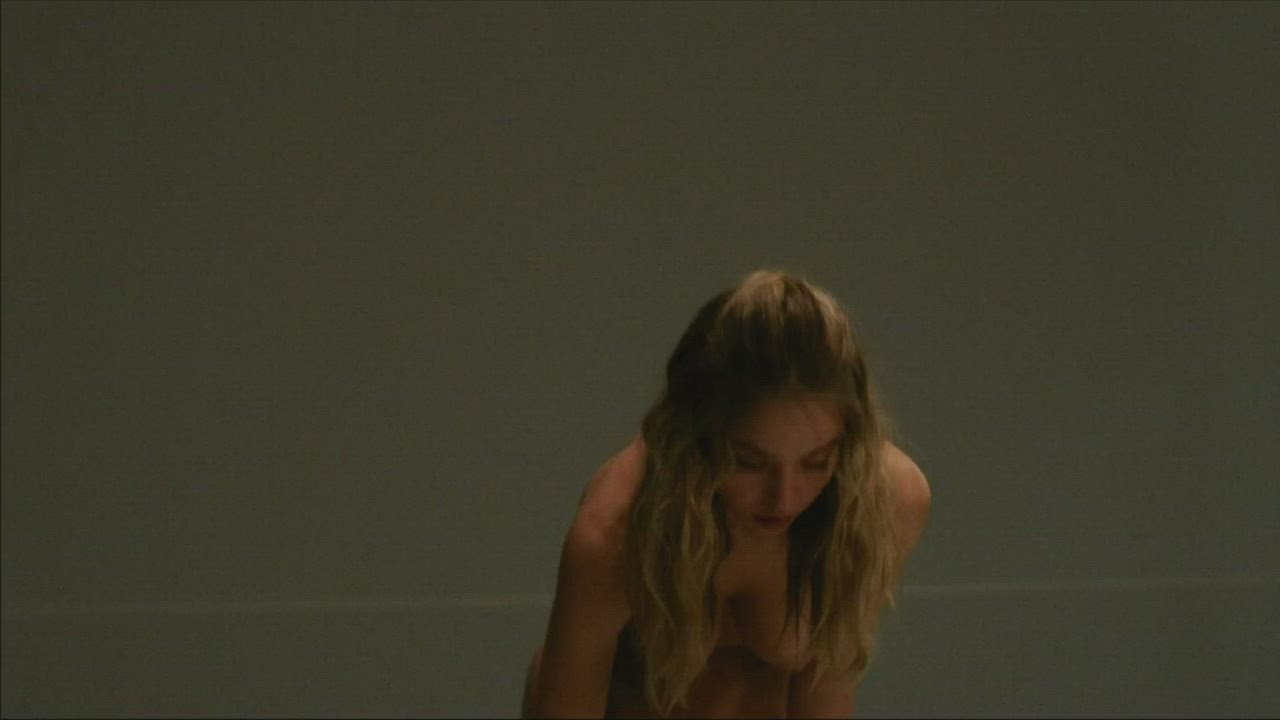 Sydney Sweeny nude scene : The Voyeurs