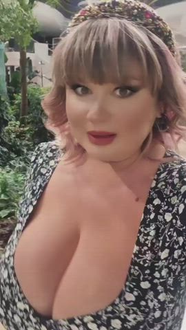 Busty Huge Tits Jiggling clip