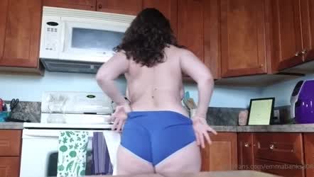 Amateur Curvy Pawg Twerking clip