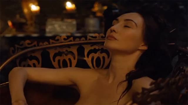 Melisandre relaxing in the tub
