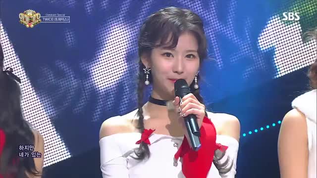 《ADORABLE》 TWICE(트와이스) - Merry & Happy @인기가요 Inkigayo 20171217