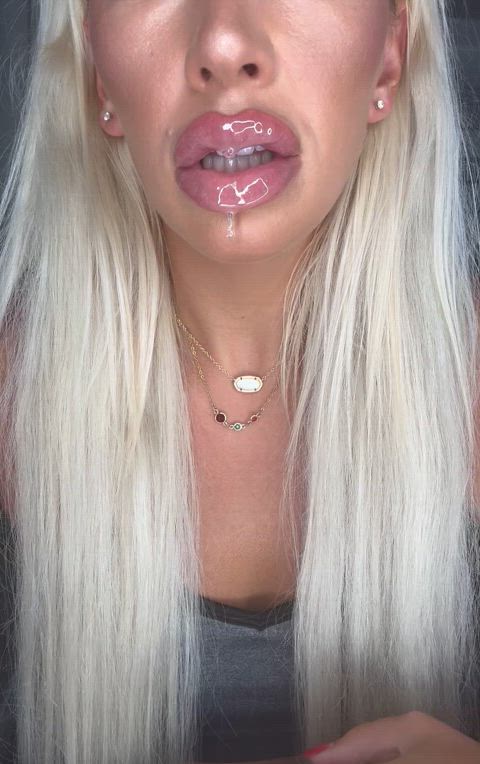 amateur blonde lips lipstick lipstick fetish milf onlyfans amateur-girls clip