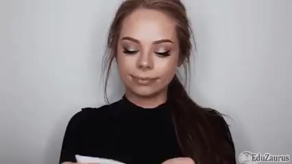 (90439) Putting On Her Makeup.