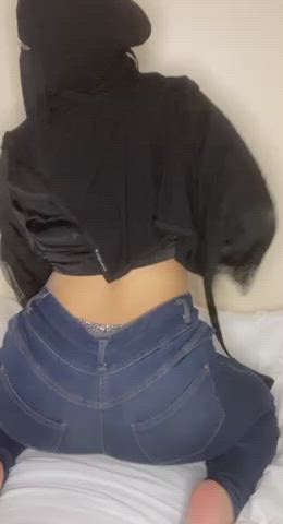 A surprise hiding in my jeans🤪👅 sub to my OF for more content ❤️