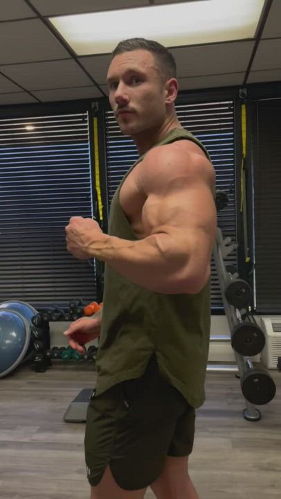 Shredded Cocky Muscle God In Contest Shape - Flexing, Muscle Worship, Interaction.